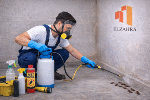 شركة مكافحة حشرات بحي العرايسة أثناء رش المبيدات باستخدام معدات حديثة وبطريقة احترافية لضمان القضاء على الحشرات