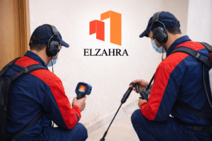 شركة كشف تسربات المياه بحي الشرفة – نجران صورة توضح فنيين متخصصين يستخدمون أجهزة حديثة لكشف تسربات المياه داخل الجدران بدون تكسير مع ظهور شعار الزهراء بشكل واضح